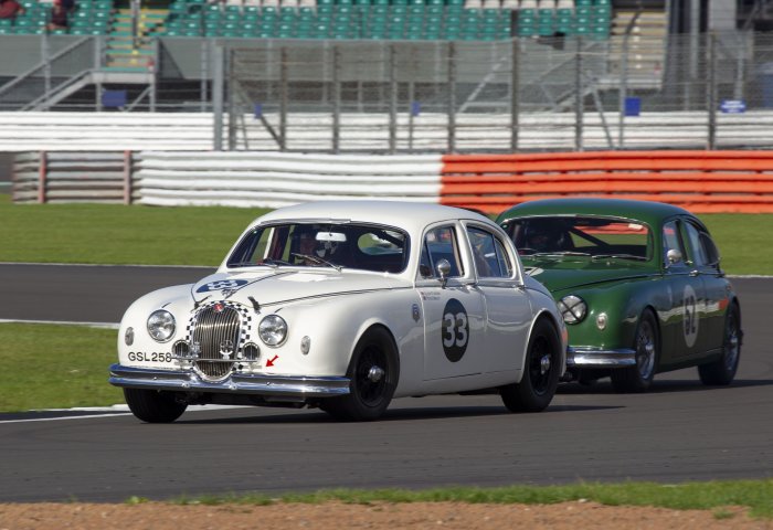 Glenn Pearson Leads Nigel Webb Glenn Pearson Leads Nigel Webb