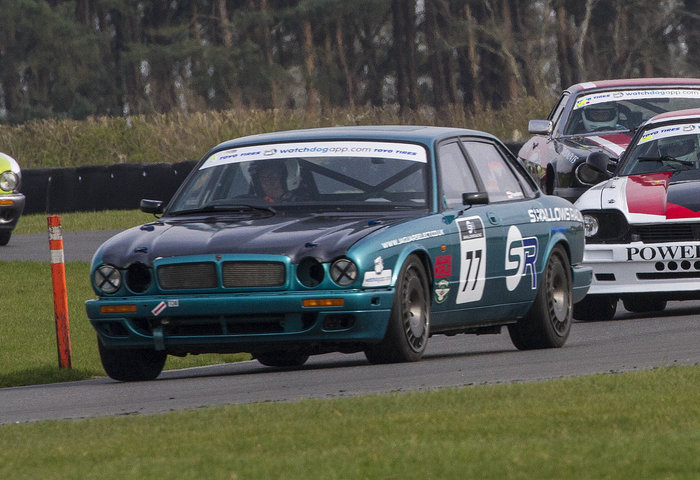 Powderham Leads Philpott On Early Laps Powderham Leads Philpott On Early Laps