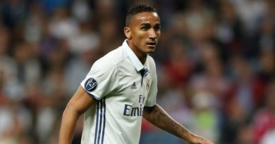Manchester City complete Danilo deal Manchester City complete Danilo deal
