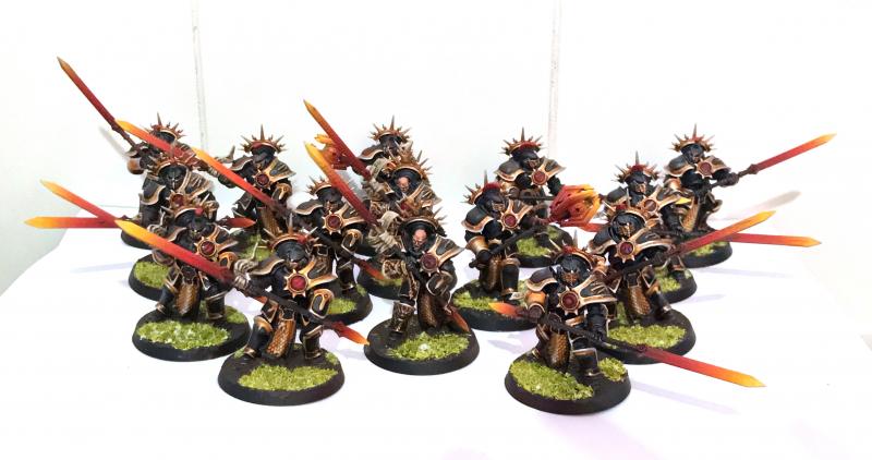 Stormcast Host Anvils Of Heldenhammer Painting And Modelling The Grand Alliance Community Warhammer 40k Artwork Stormcast Eternals Fantasy Miniatures