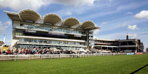 Newmarket watering ahead of Guineas meeting - Vimarsana News
