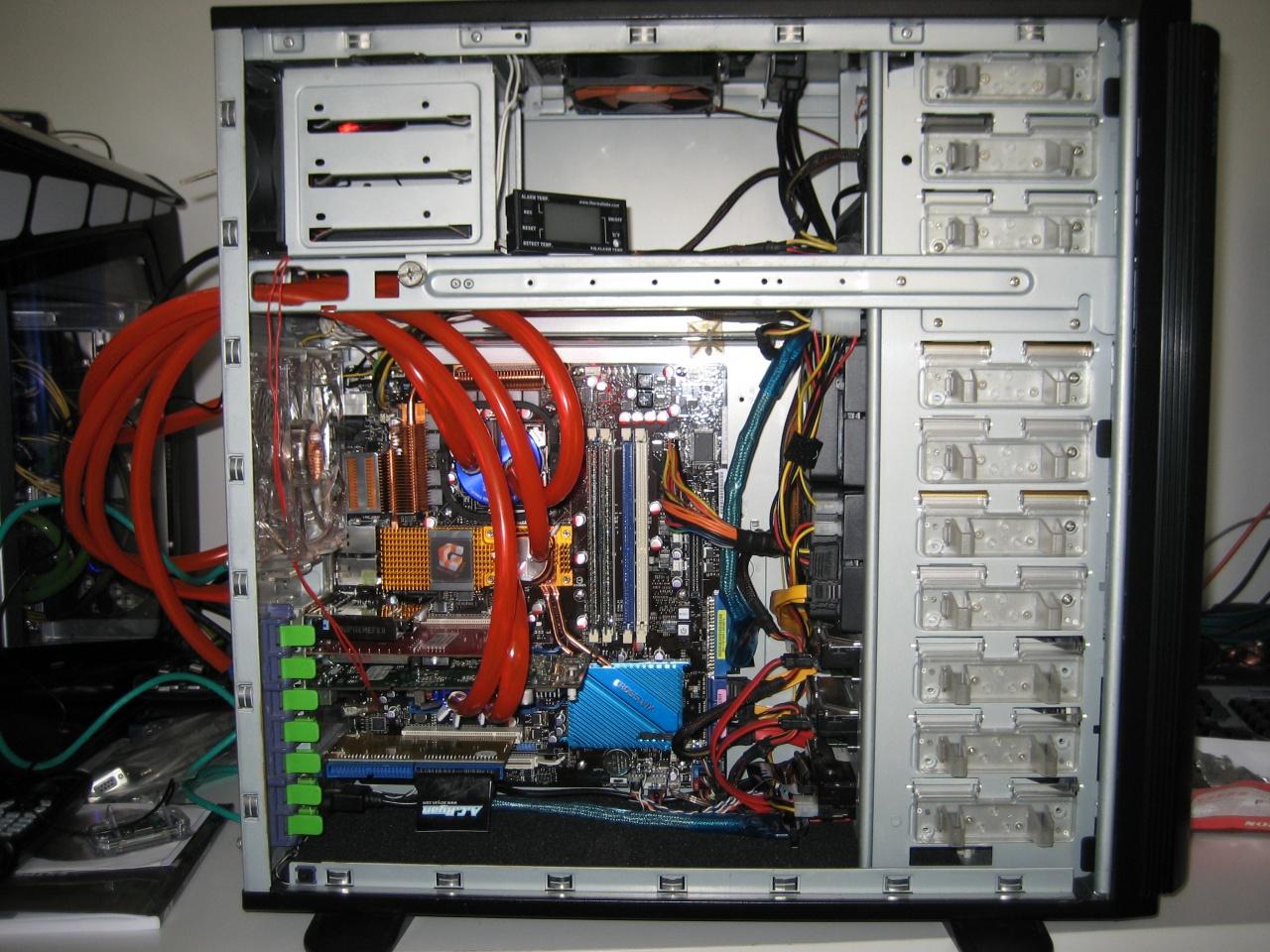 THERMALTAKE ARMOR WITH CUSTOM LIQUID COOLING SYSTEM