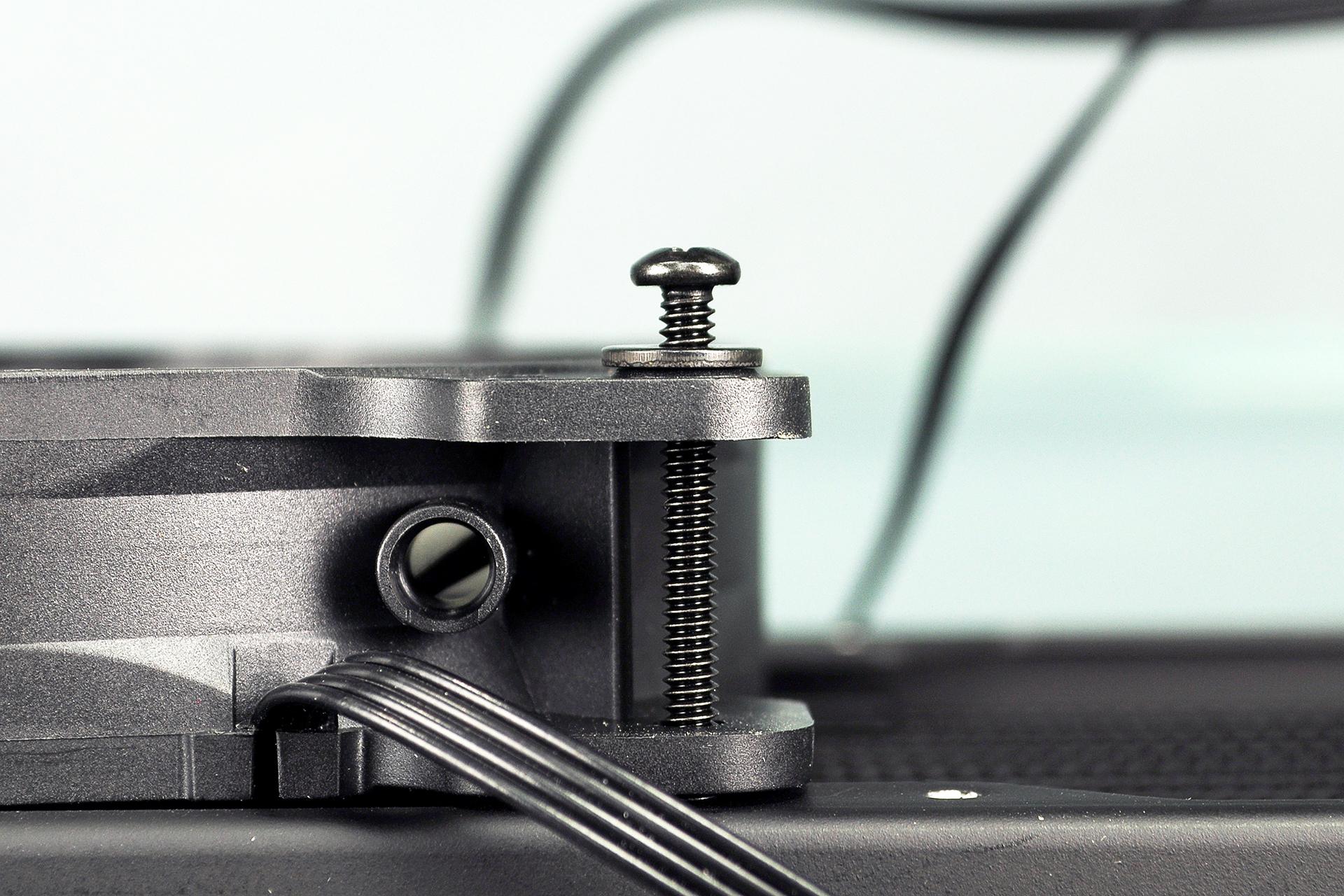 0848 Rad Fan screw 03 Corsair H100i GTX AIO CPU Cooler Review