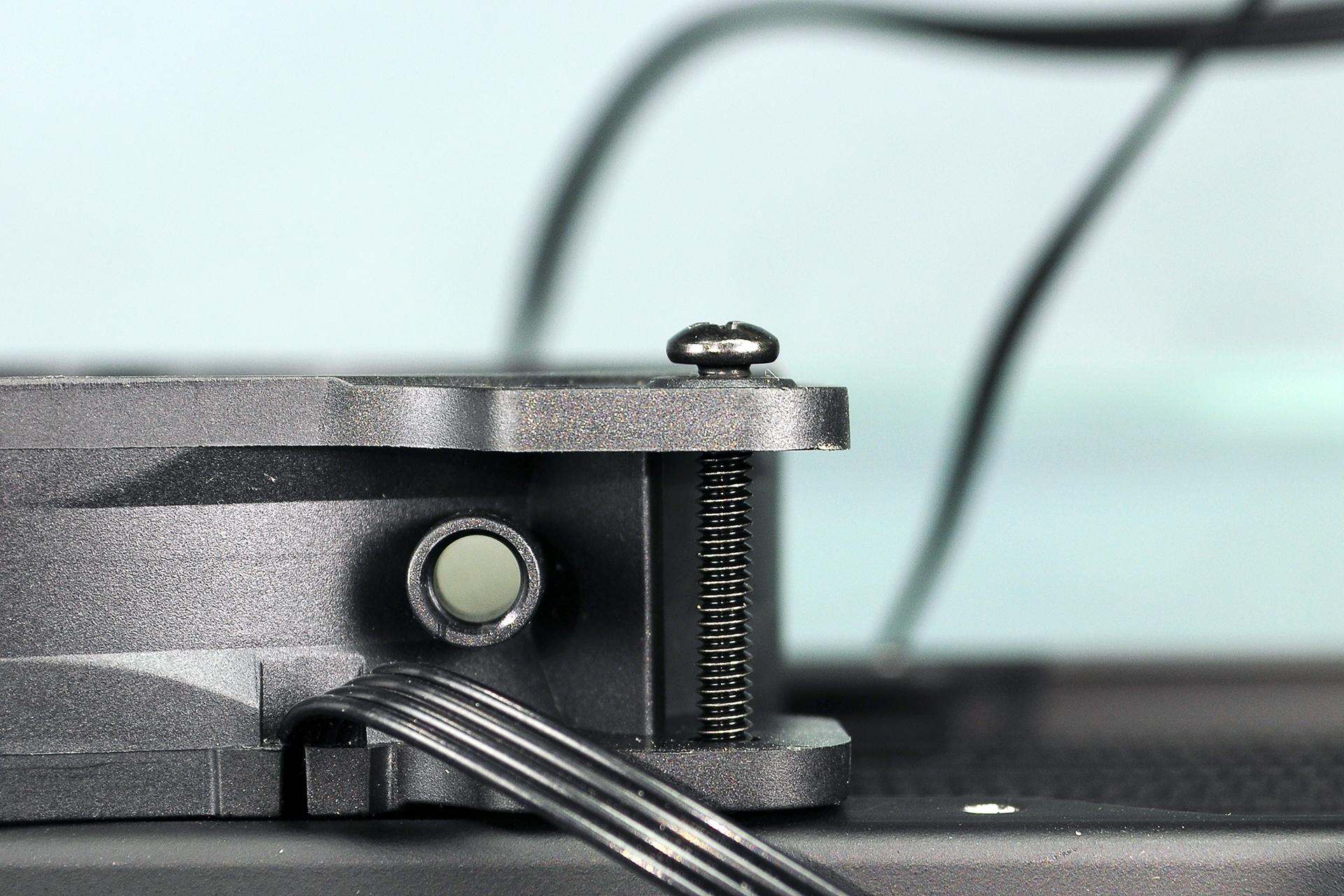 0846 Rad Fan screw 02 Corsair H100i GTX AIO CPU Cooler Review