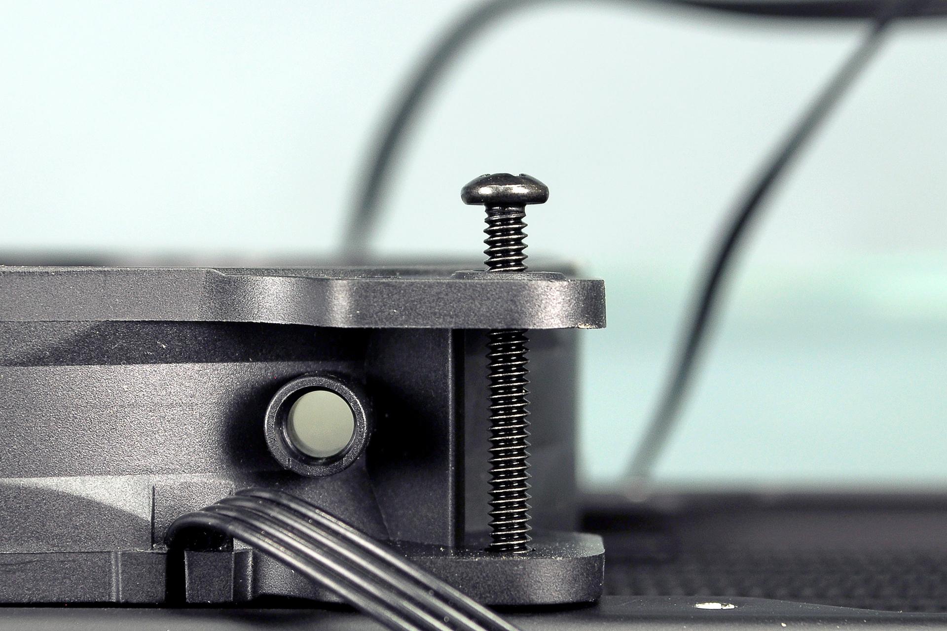 0844 Rad Fan screw 01 Corsair H100i GTX AIO CPU Cooler Review