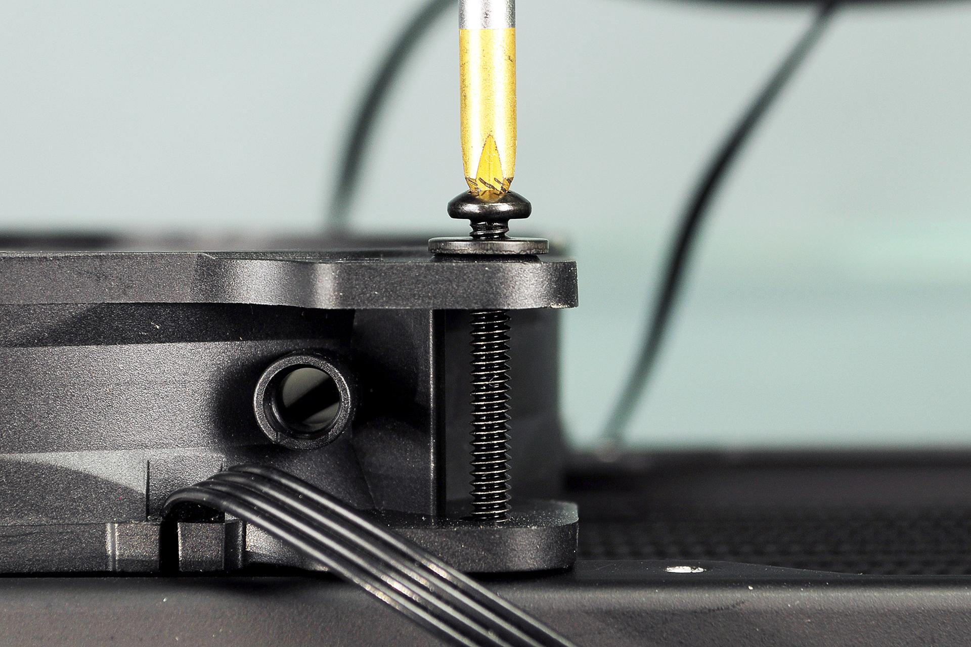 0850 Rad Fan screw 04 Corsair H100i GTX AIO CPU Cooler Review