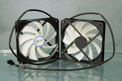 F1_Fans-F+B-side_01_ARCTIC-Liquid-Freezer-120_AIO-120mm-CPU-Cooler-Review.jpg