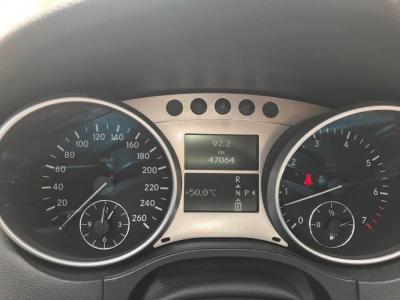 Dubai, amaksi se upogeio parking.jpg