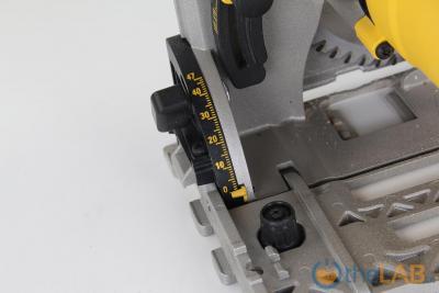 dewalt_dws520_dws520qs_dws520kr_tracksaw_circularsaw_kit_rail_diskopriono_ragas_image014.jpg