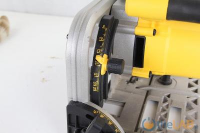 dewalt_dws520_dws520qs_dws520kr_tracksaw_circularsaw_kit_rail_diskopriono_ragas_image018.jpg