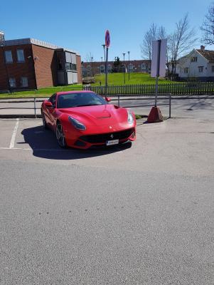 ferrari.thumb.jpg.526676fd1c3f6285acff481c7153aba9.jpg