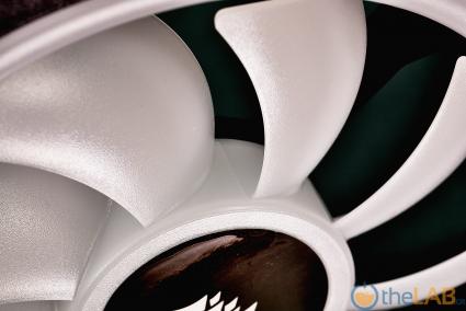 38_Corsair-LL140-RGB_907.jpg