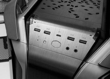 Cooler Master Cosmos C700M 2.jpg