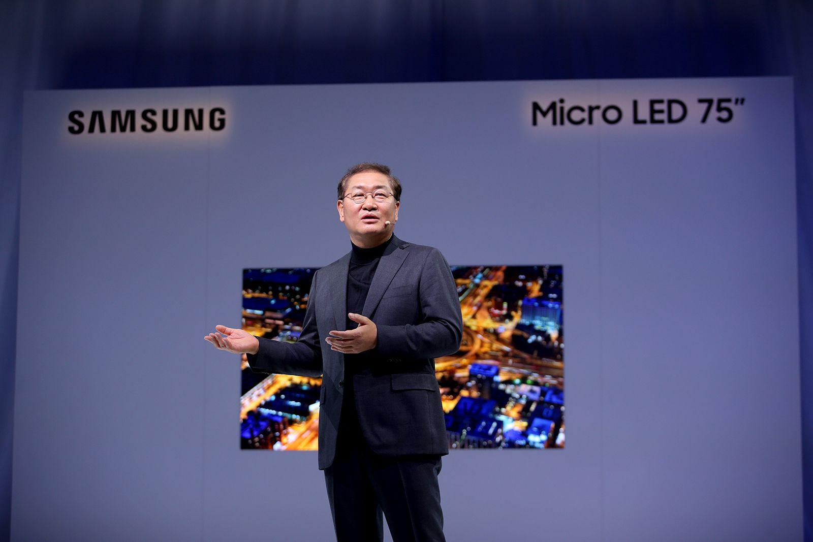 [Press Release] Samsung Unveils The Future of Displays at CES_JH Han_On the stage.jpg
