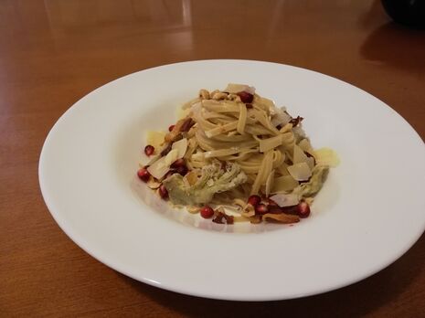 Linguini artichoke spek garlic sauce pomegrande seeds hazelnut.jpg