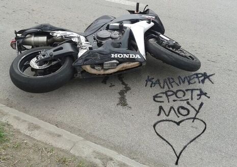 depositphotos_68940011-stock-photo-honda-motorbike-accident.thumb.jpg.9da170cc7766b4a3bdc61b5ed25cd897.jpg