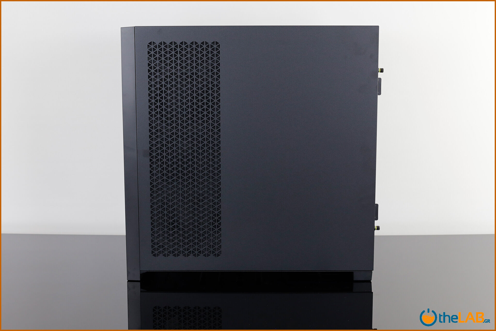 large.Corsair_icue_5000D__case_smart_exterior_interior_mid_tower_gaming_case_smart_review_image638.jpg