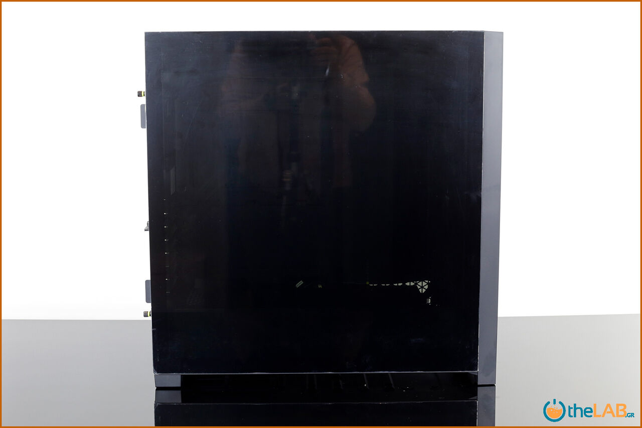 Corsair_icue_5000D__case_smart_exterior_interior_mid_tower_gaming_case_smart_review_image633.jpg