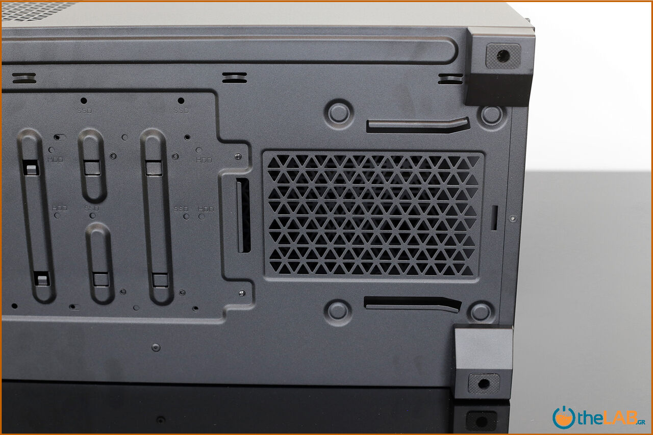 Corsair_icue_5000D__case_smart_exterior_interior_mid_tower_gaming_case_smart_review_image646.jpg