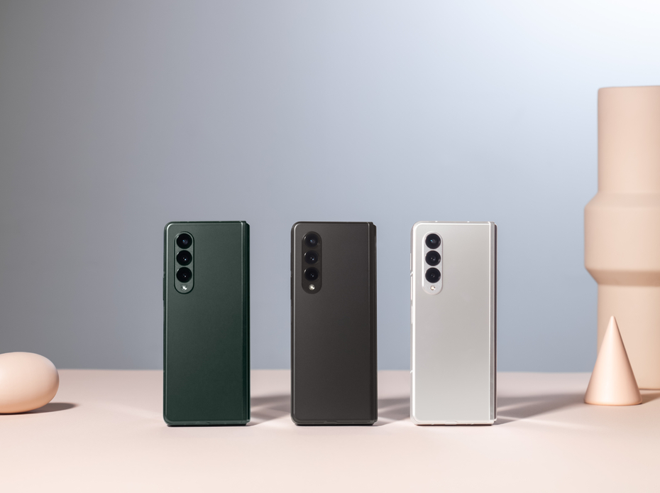 galaxyzfold3_5g_family_phantomgreen_phantomblack_phantomsilver.jpg