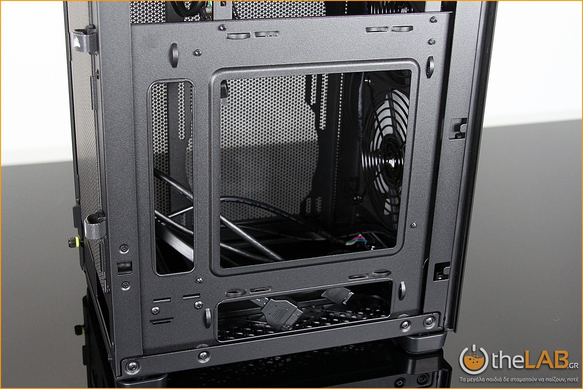 large.corsair_2000d_case_review_icue_mini_itx_exterior_interior_airflow_image006.jpg