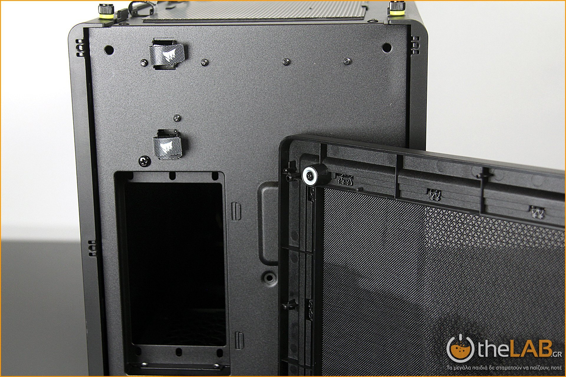 large.corsair_2000d_case_review_icue_mini_itx_exterior_packaging_airflow_image016.jpg