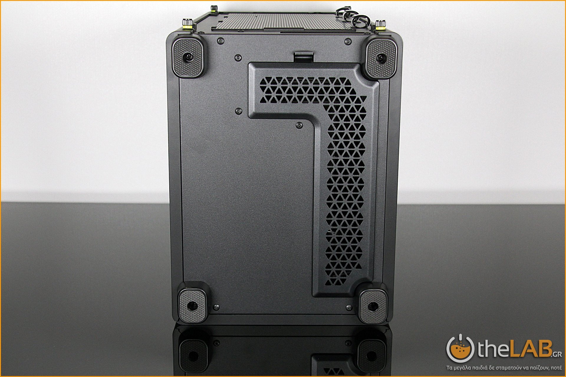 large.corsair_2000d_case_review_icue_mini_itx_exterior_packaging_airflow_image017.jpg