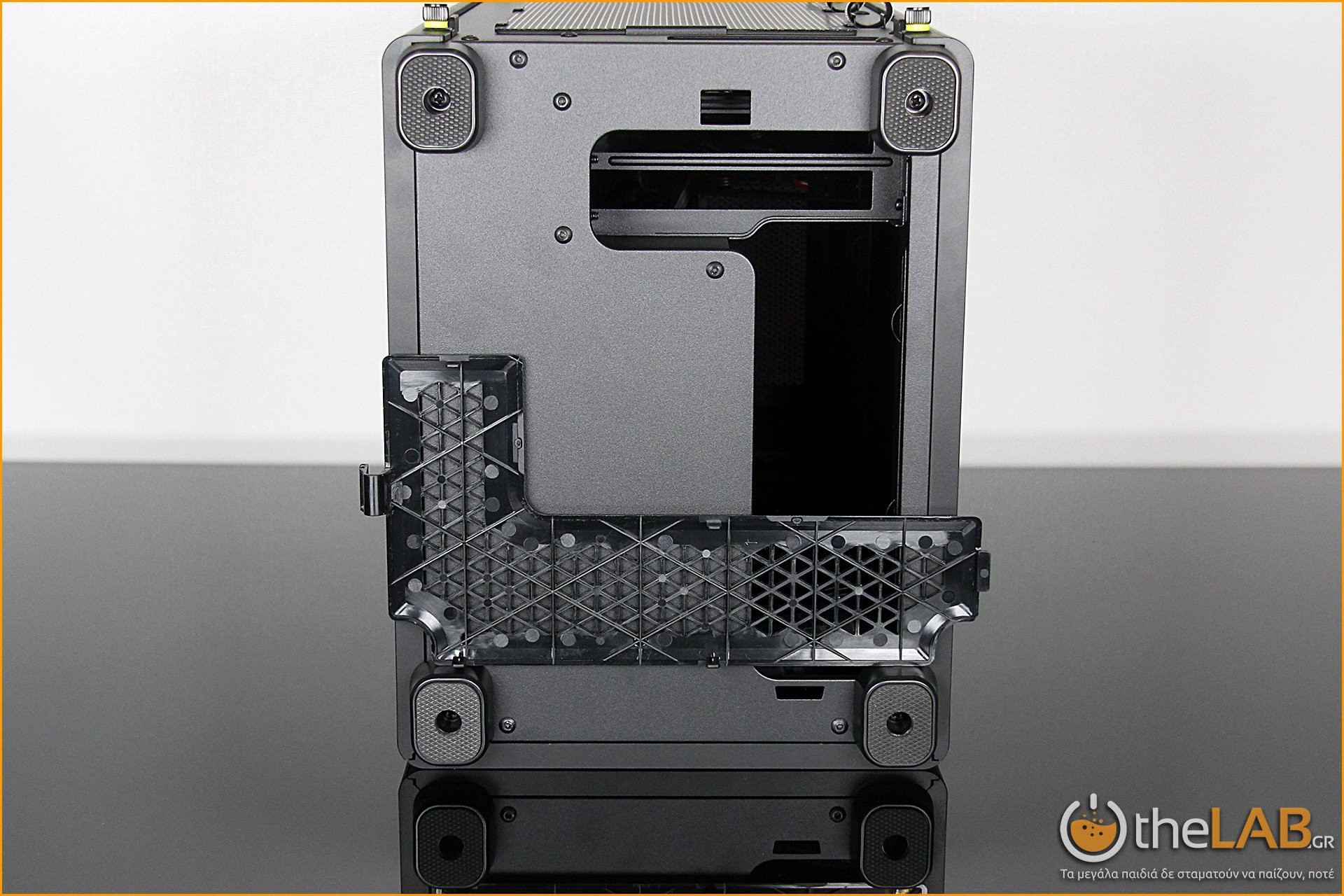 large.corsair_2000d_case_review_icue_mini_itx_exterior_packaging_airflow_image018.jpg