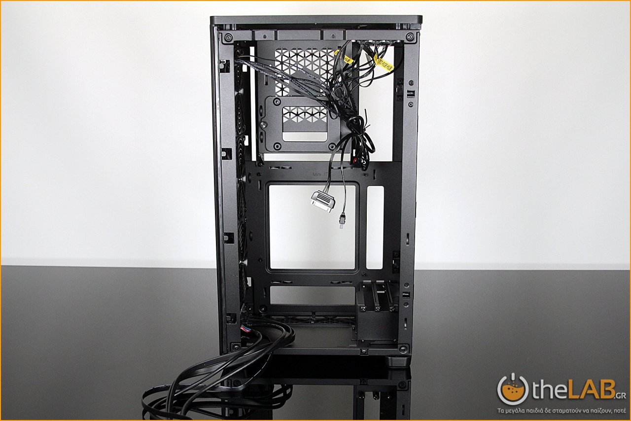 corsair_2000d_case_review_icue_mini_itx_exterior_interior_airflow_image012.jpg