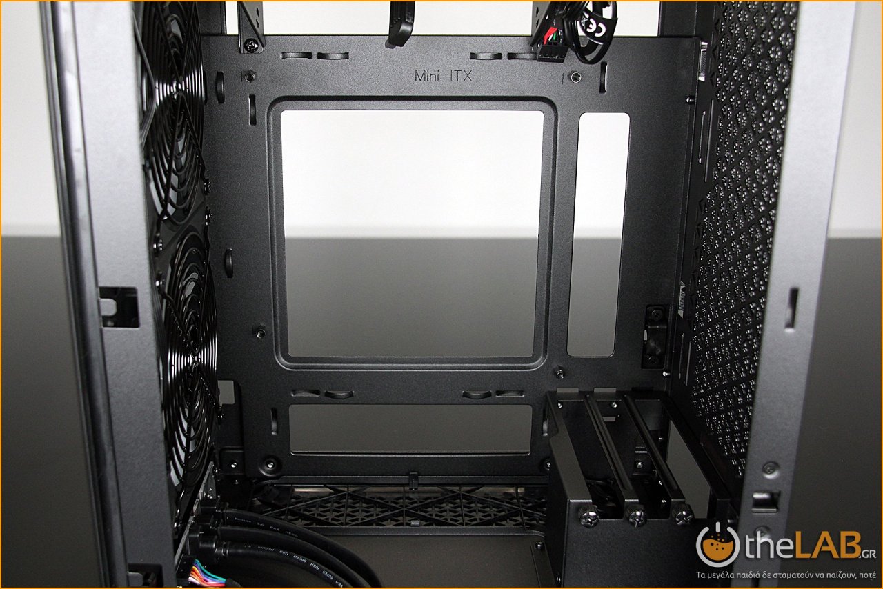 corsair_2000d_case_review_icue_mini_itx_exterior_interior_airflow_image015.jpg