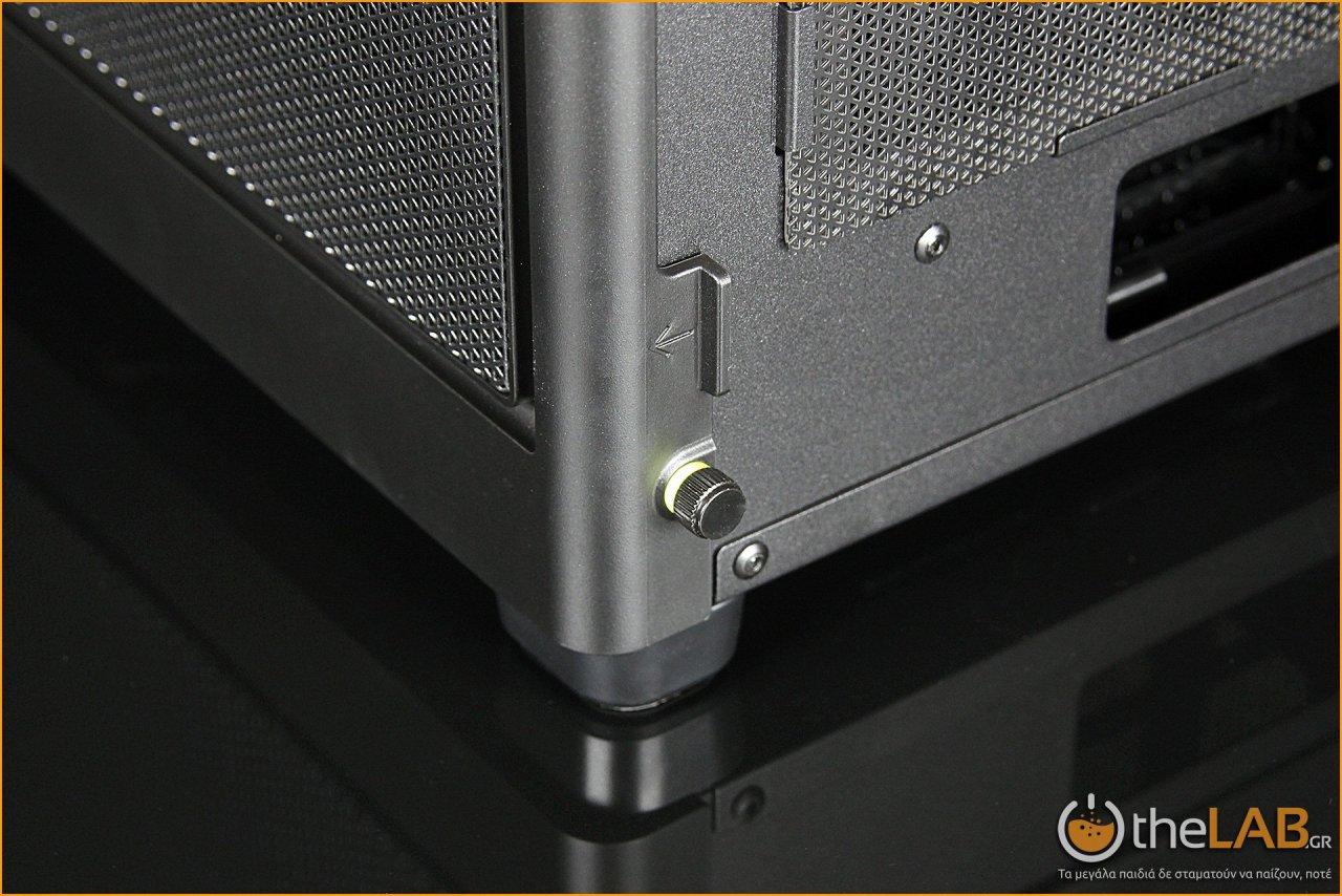 corsair_2000d_case_review_icue_mini_itx_exterior_packaging_airflow_image013.jpg