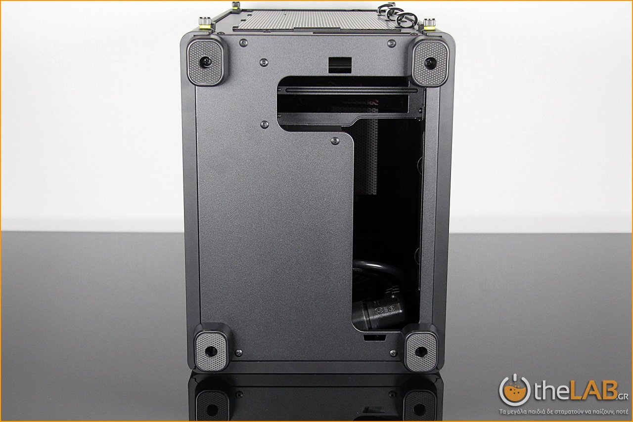 corsair_2000d_case_review_icue_mini_itx_exterior_packaging_airflow_image019.jpg