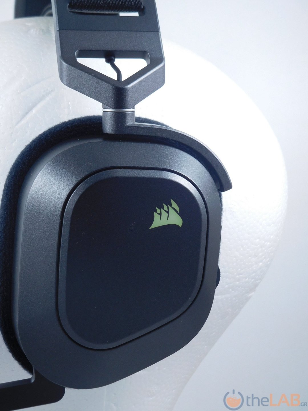 large.Corsair_HS80_Max_Wireless_Headset_