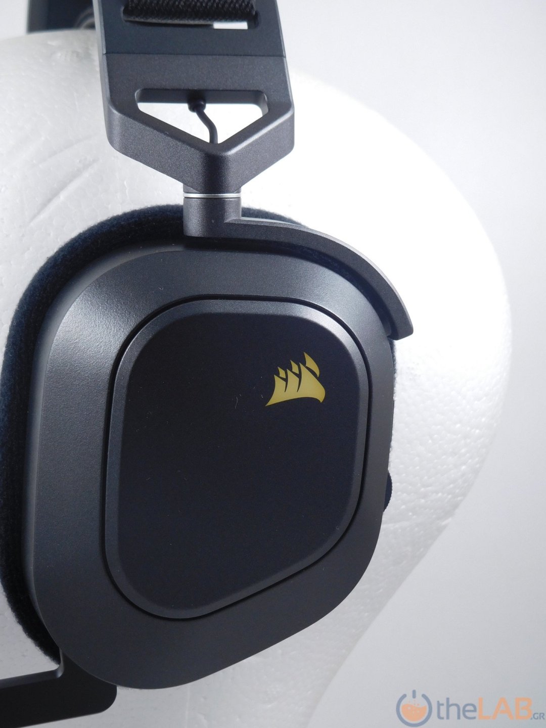 large.Corsair_HS80_Max_Wireless_Headset_