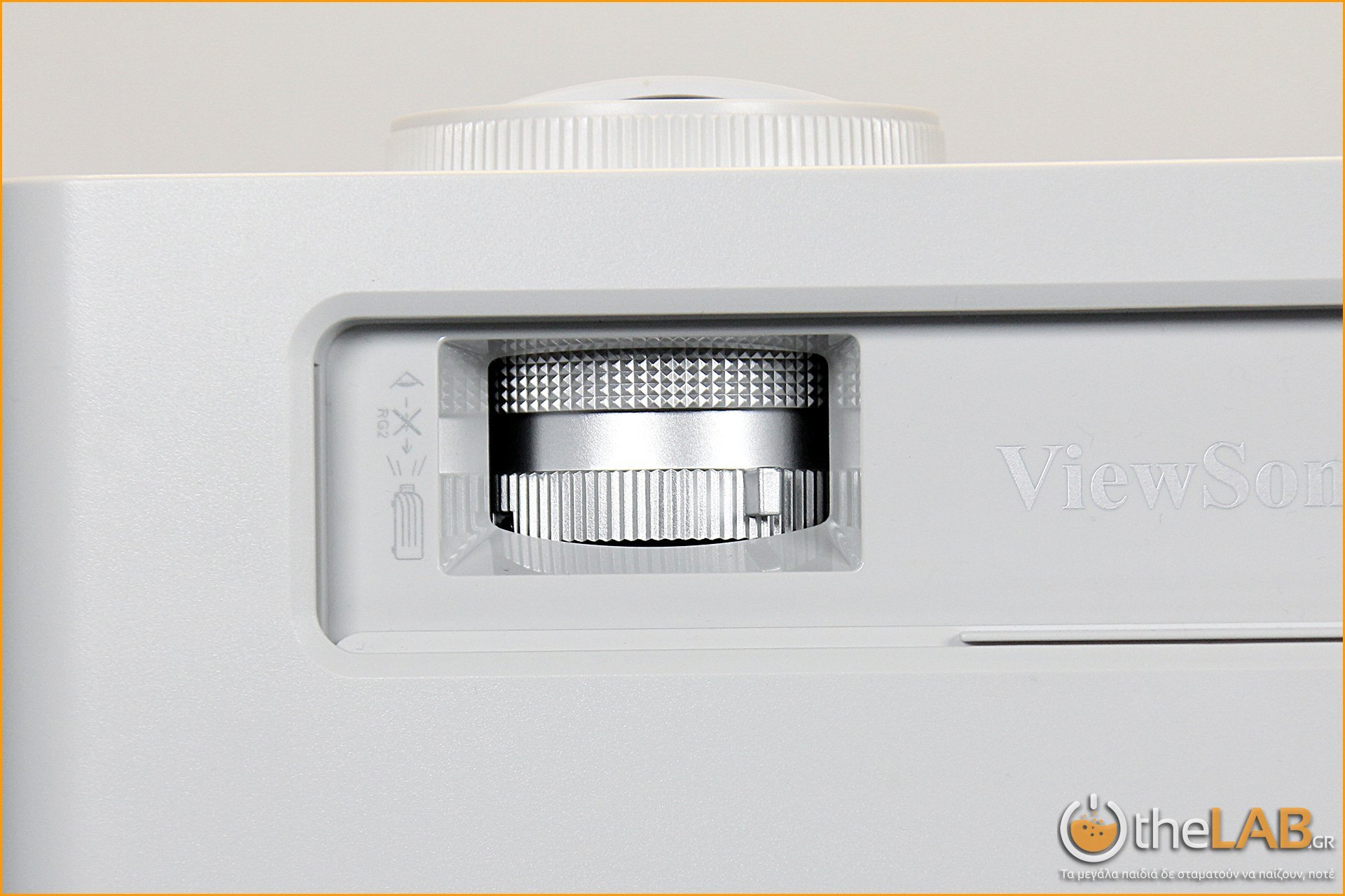 large.viewsonic_x2_projector_short_throw_compact_review_image015.jpg