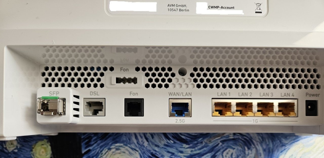 read side ports and sfp.jpg