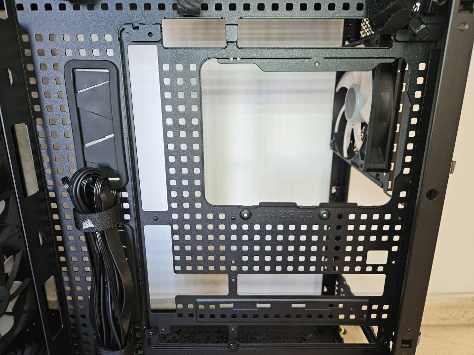 motherboard tray on.jpg