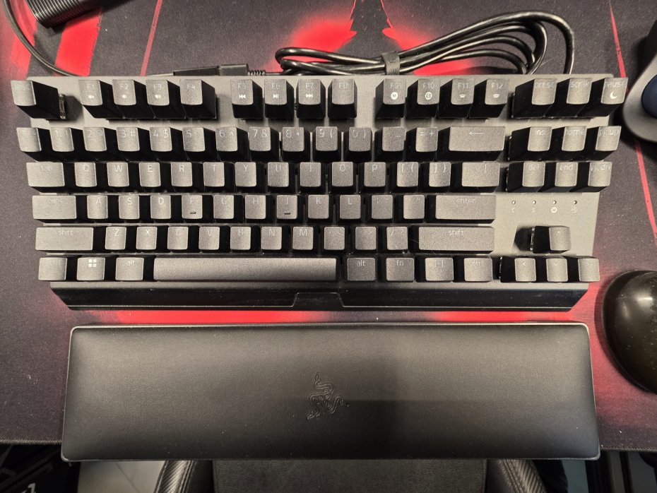 Razer BlackWidow V3 TKL.jpg