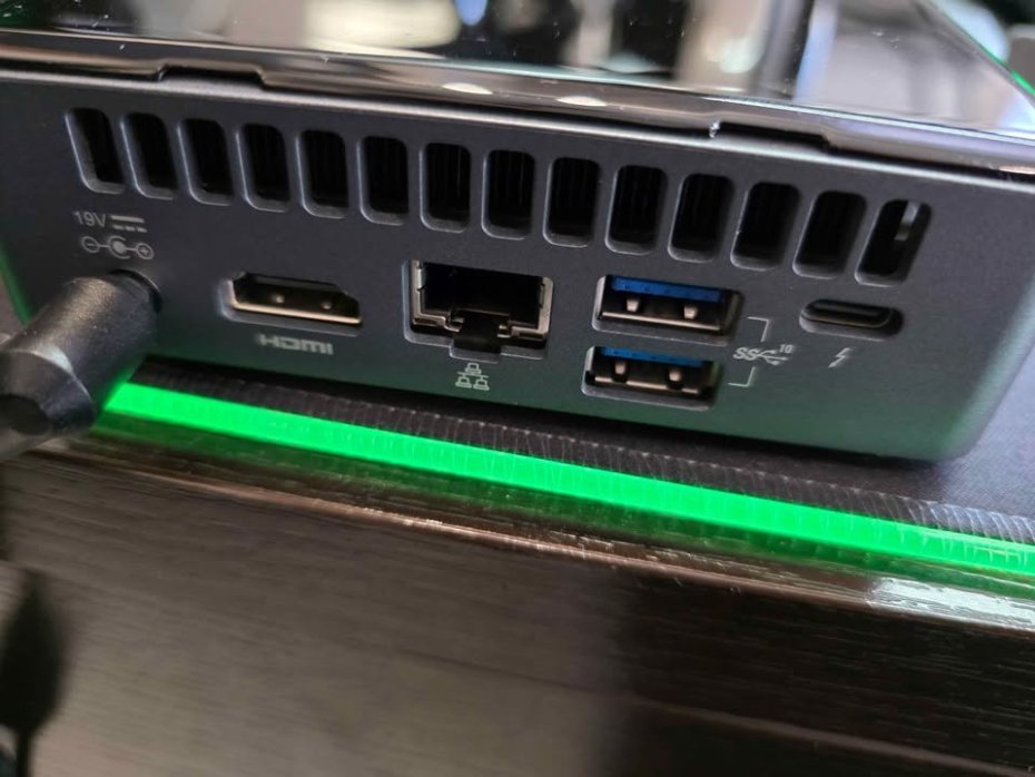 Intel NUC -  (2).jpg