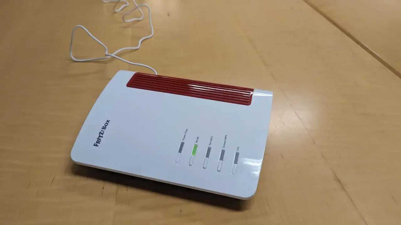 Fritzbox-5690-2.webp