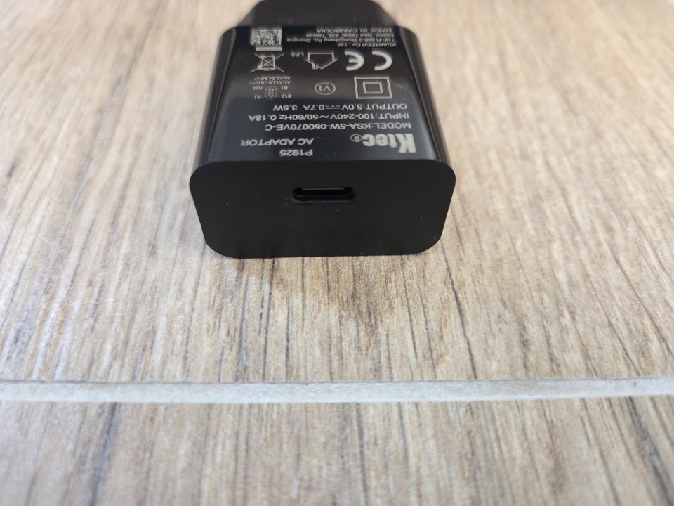 usb charger.jpg