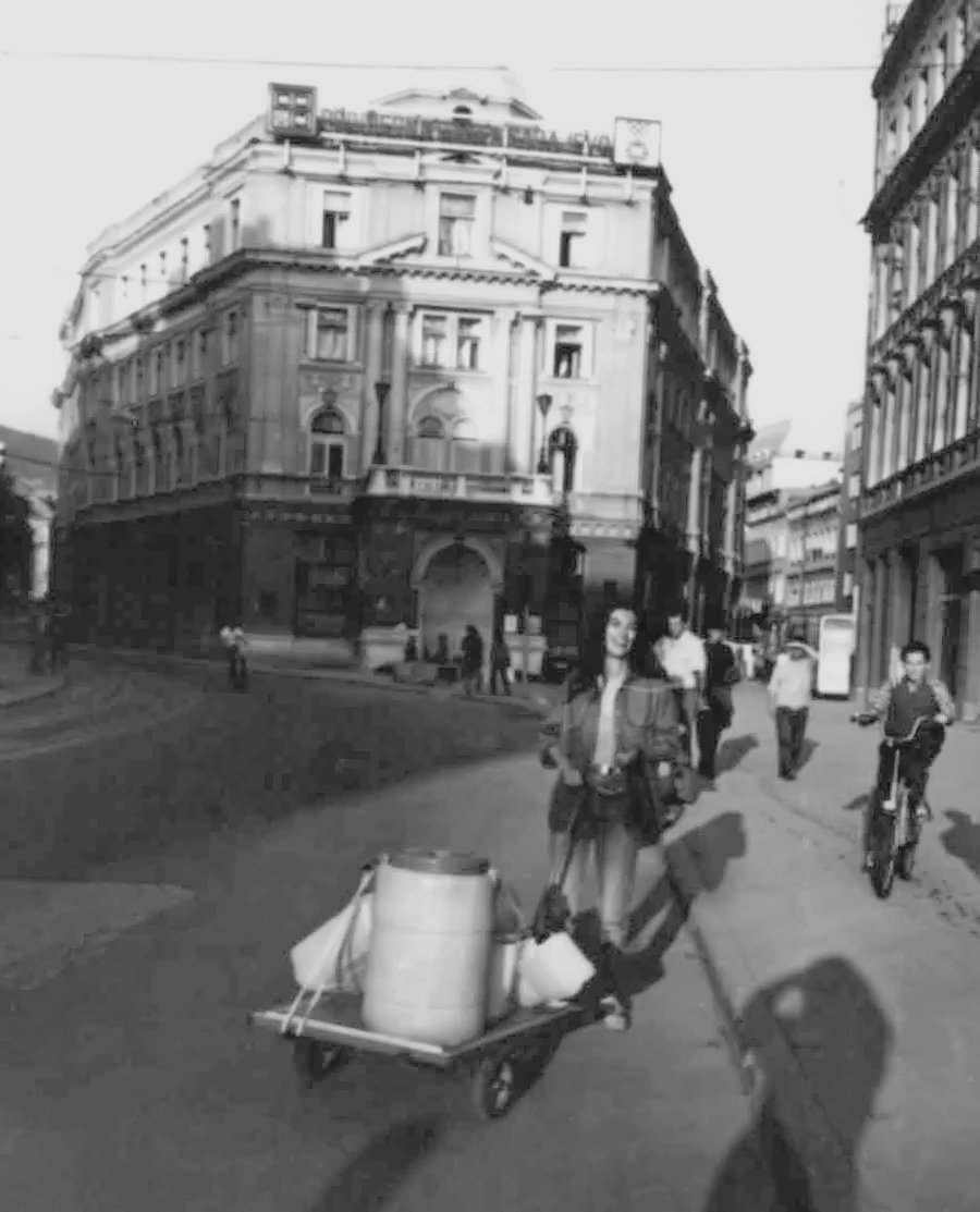 Dragana carrying water during the siege