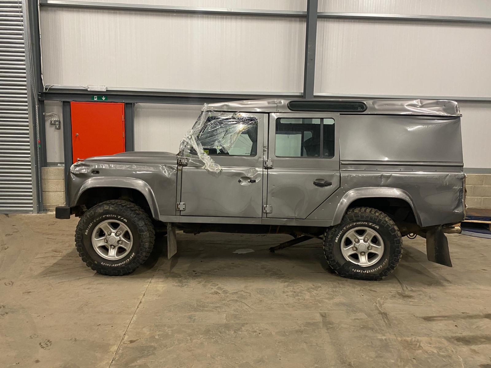 Land rover defender 5