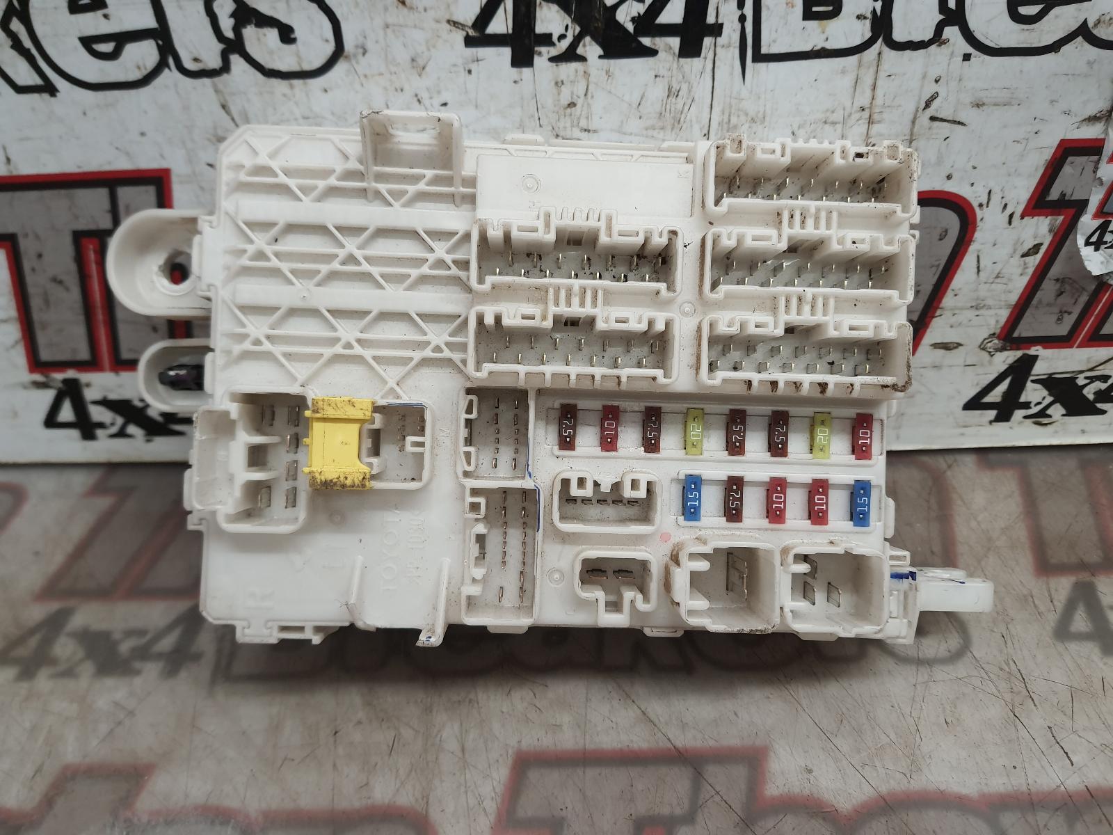 Fuse Box HILUX TOYOTA 2015