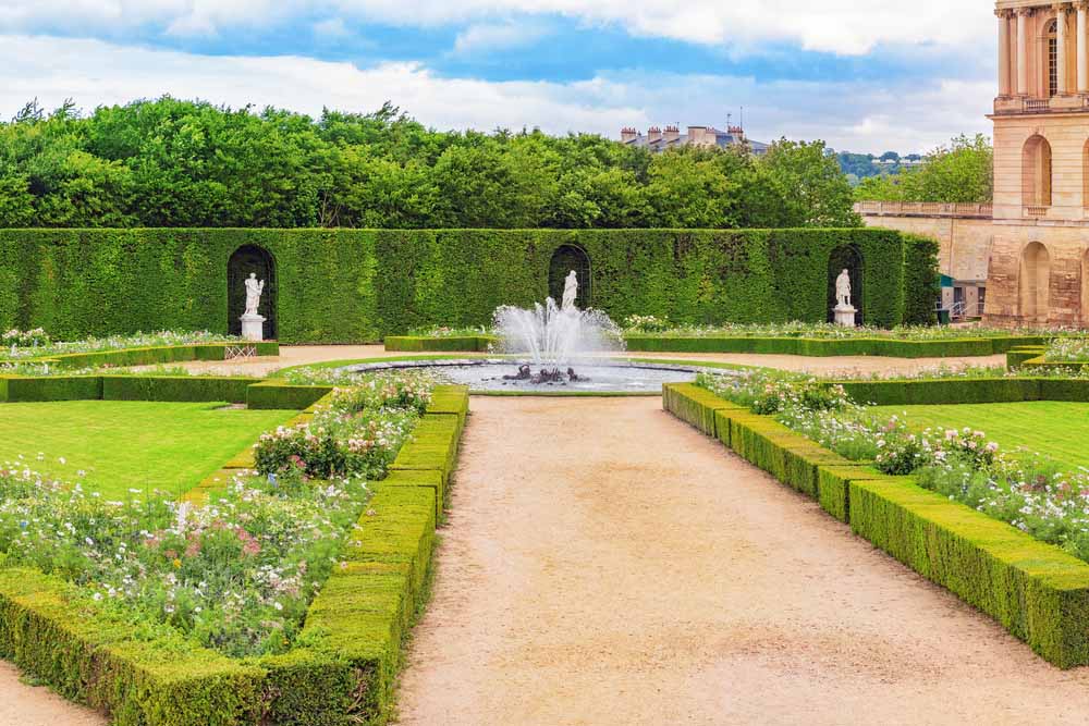 One of the most romantic things to do in Paris is going to Versailles
