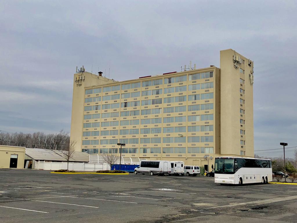 Book Sheraton Edison Hotel Raritan Center With Tajawal Book - 