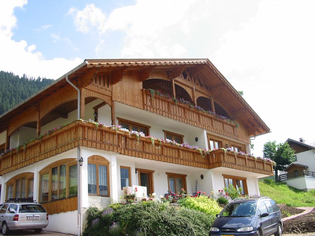 Book Haus Goldeck With Tajawal Book Now At Best Low Prices
