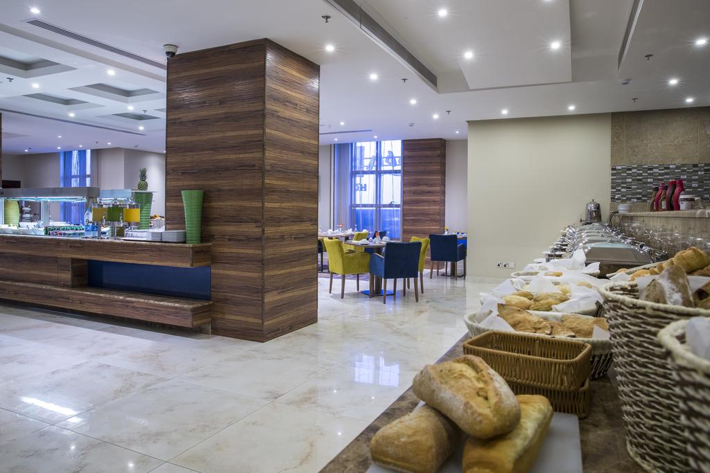 راديسون بلو بلازا جدة احجز غرفتك في راديسون بلو بلازا جدة مع المسافر