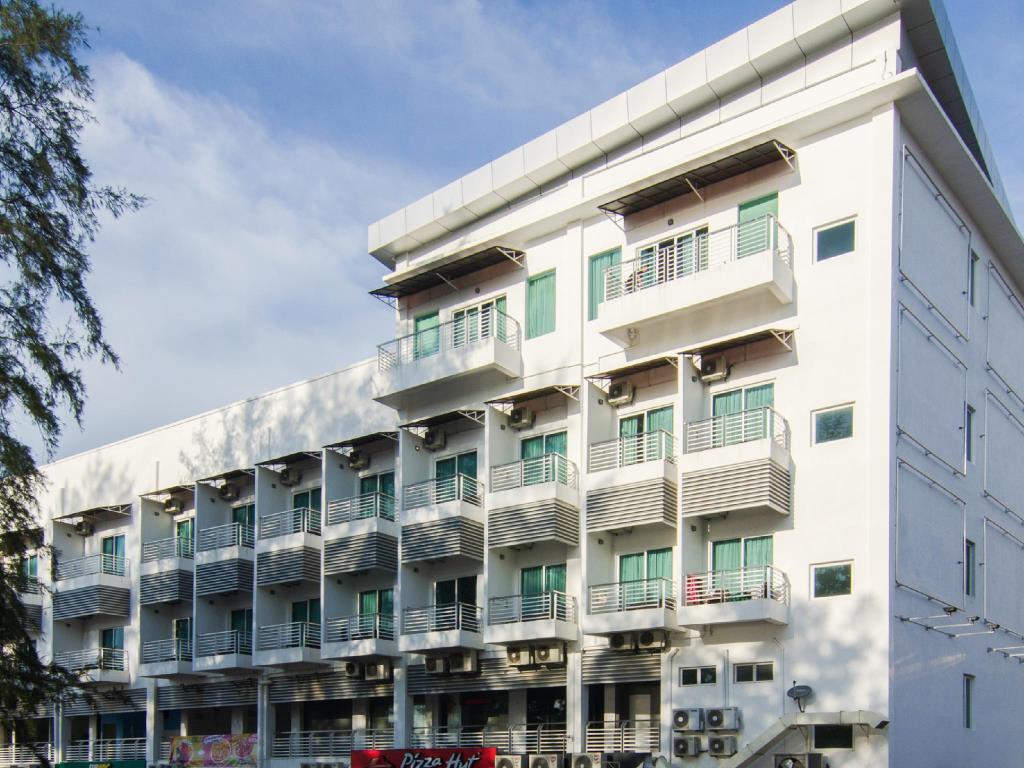 Cenang Plaza Beach Hotel Book Cenang Plaza Beach Hotel - 