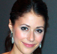 Amanda Crew
